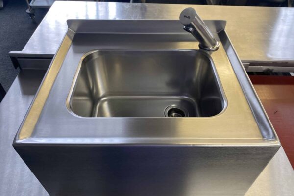 Medical no touch sensor sink